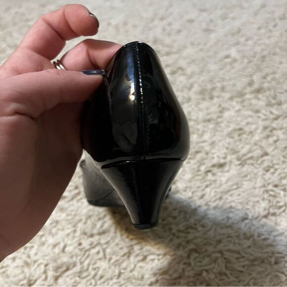Kate Spade Black Bow Wedge size 7B - Picture 6 of 14